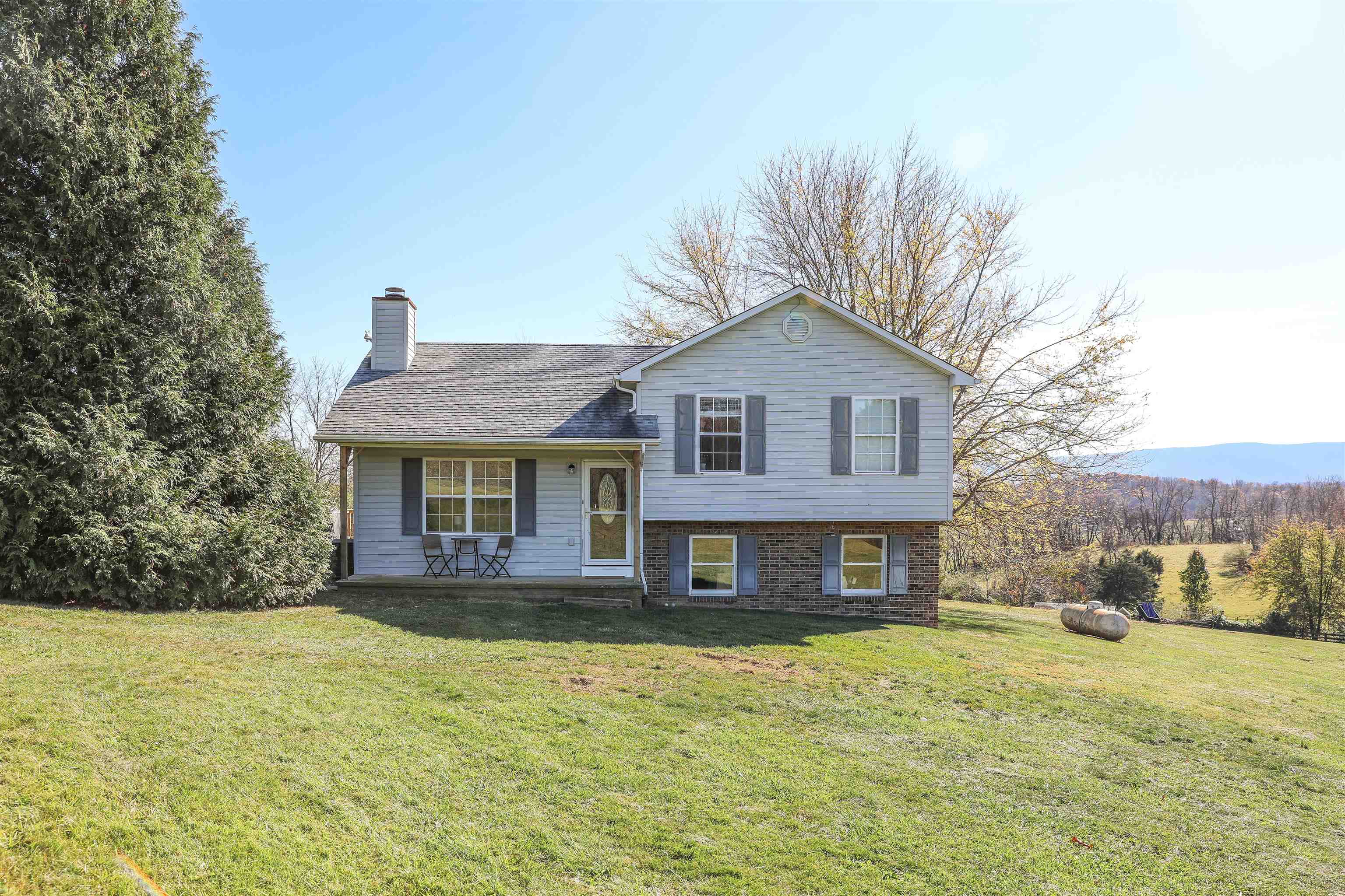 230 HILLTOP DR, STAUNTON, Virginia 24401, 3 Bedrooms Bedrooms, ,2 BathroomsBathrooms,Residential,230 HILLTOP DR,658743 MLS # 658743