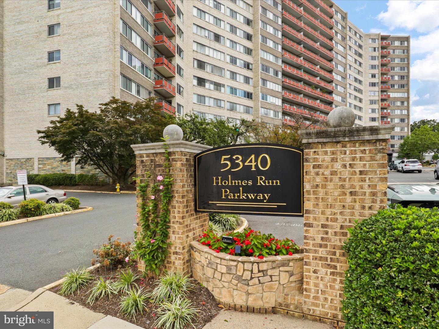 5340 HOLMES RUN PKWY #1016, ALEXANDRIA, Virginia 22304, 3 Rooms Rooms,1 BathroomBathrooms,Residential,For sale,5340 HOLMES RUN PKWY #1016,VAAX2038832 MLS # VAAX2038832