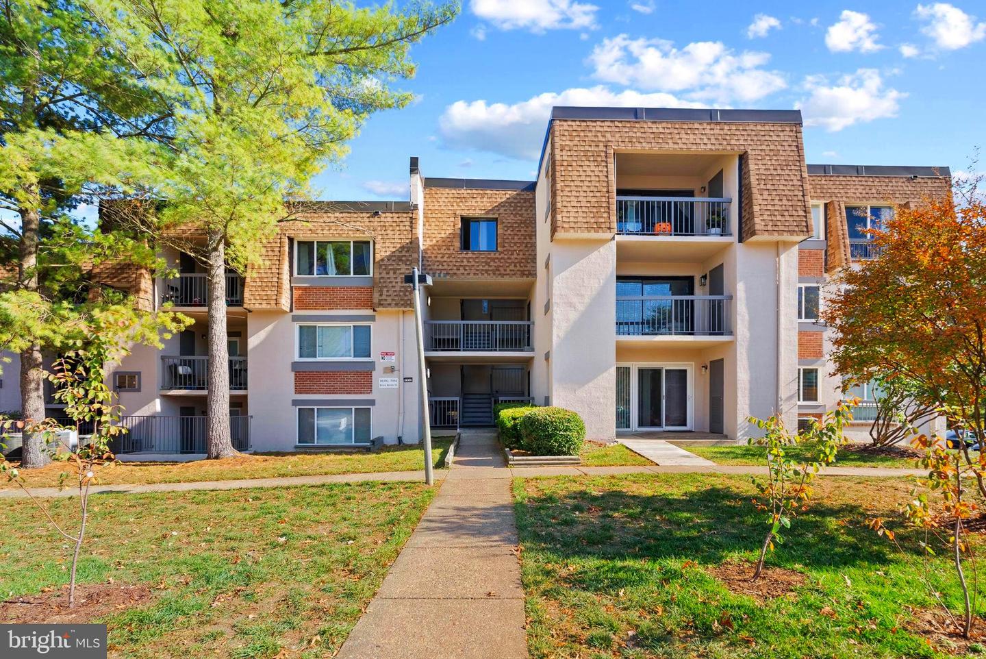 7952 SEVEN WOODS DR #D, ALEXANDRIA, Virginia 22309, 2 Bedrooms Bedrooms, ,1 BathroomBathrooms,Residential,For sale,7952 SEVEN WOODS DR #D,VAFX2209476 MLS # VAFX2209476