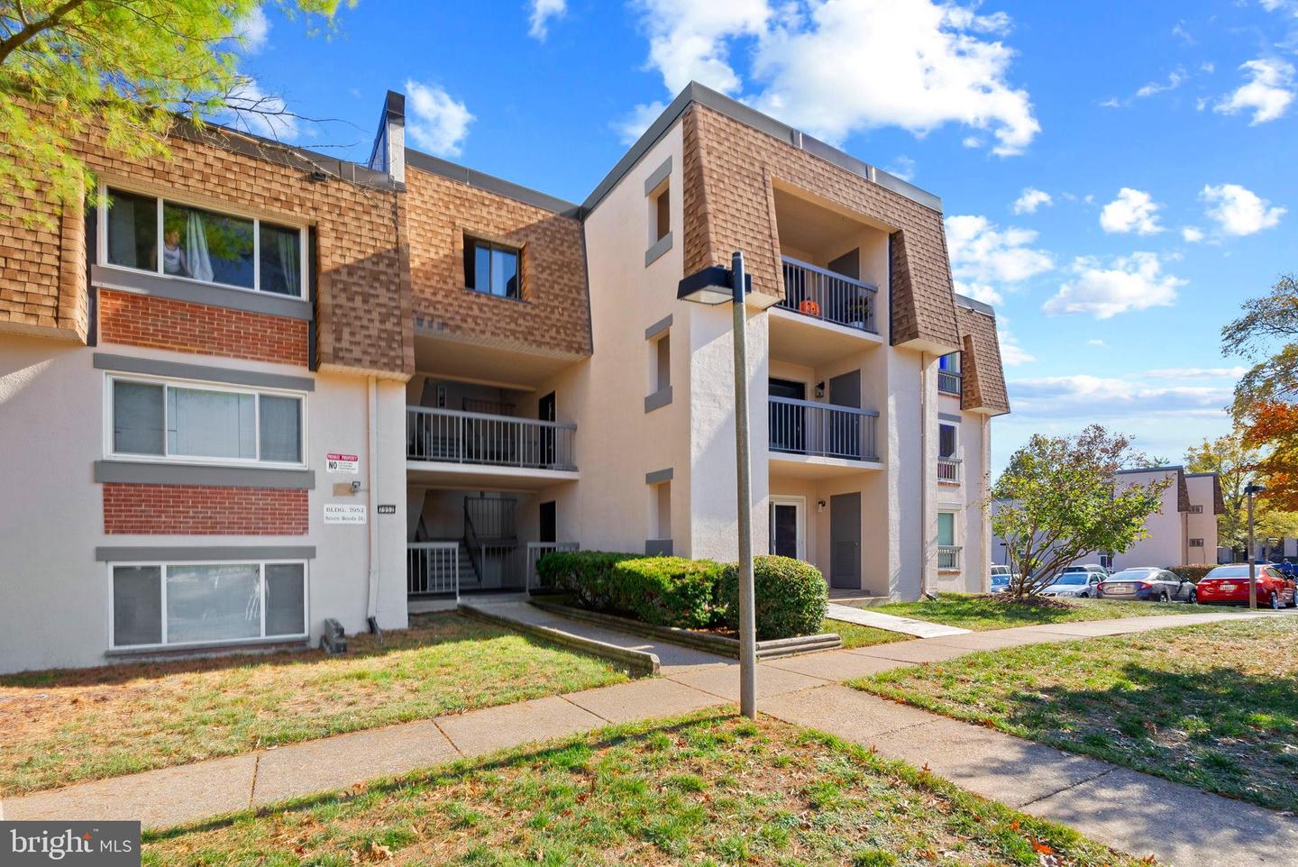 7952 SEVEN WOODS DR #D, ALEXANDRIA, Virginia 22309, 2 Bedrooms Bedrooms, ,1 BathroomBathrooms,Residential,For sale,7952 SEVEN WOODS DR #D,VAFX2209476 MLS # VAFX2209476