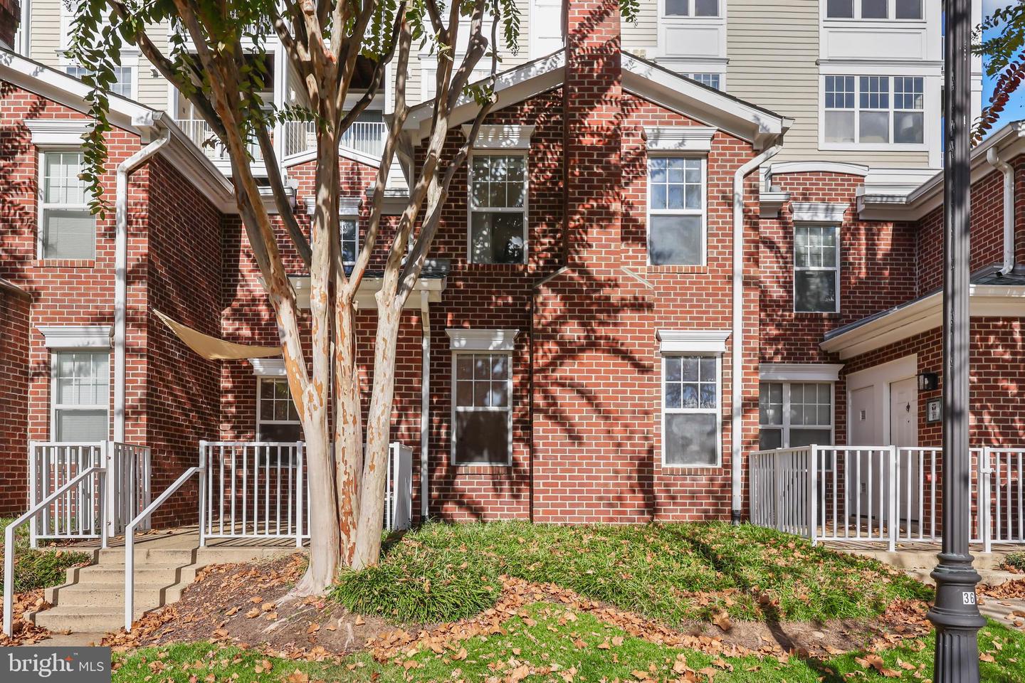 1641 INTERNATIONAL DR #TH26, MCLEAN, Virginia 22102, 2 Bedrooms Bedrooms, ,2 BathroomsBathrooms,Residential,For sale,1641 INTERNATIONAL DR #TH26,VAFX2209744 MLS # VAFX2209744