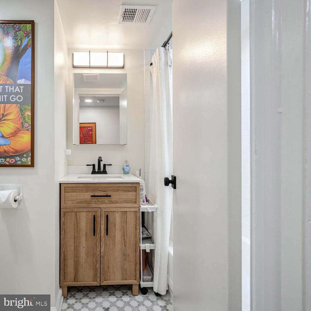 1326 VERMONT AVE NW #2, WASHINGTON, District Of Columbia 20005, 1 Bedroom Bedrooms, ,1 BathroomBathrooms,Residential,For sale,1326 VERMONT AVE NW #2,DCDC2168456 MLS # DCDC2168456