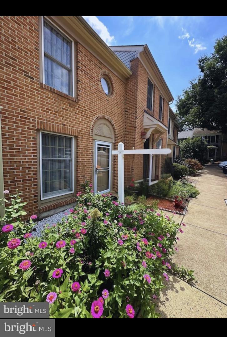 5014 9TH ST S, ARLINGTON, Virginia 22204, 2 Bedrooms Bedrooms, ,2 BathroomsBathrooms,Residential,For sale,5014 9TH ST S,VAAR2050774 MLS # VAAR2050774