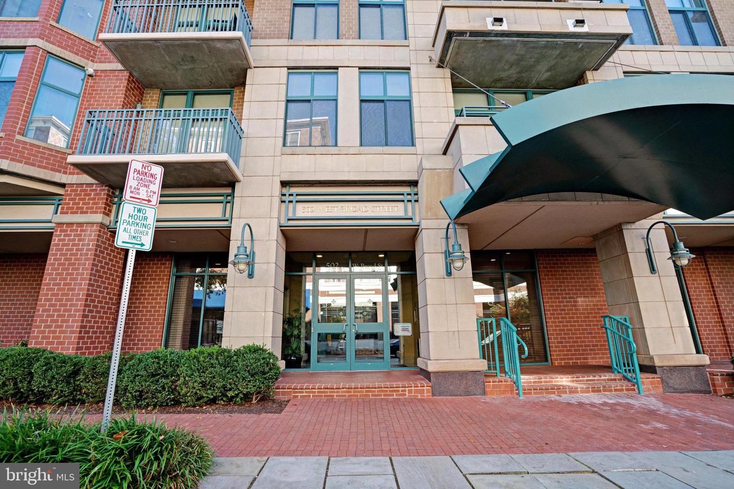 502 W BROAD STREET #210, FALLS CHURCH, Virginia 22046, 2 Bedrooms Bedrooms, ,2 BathroomsBathrooms,Residential,For sale,502 W BROAD STREET #210,VAFA2002574 MLS # VAFA2002574