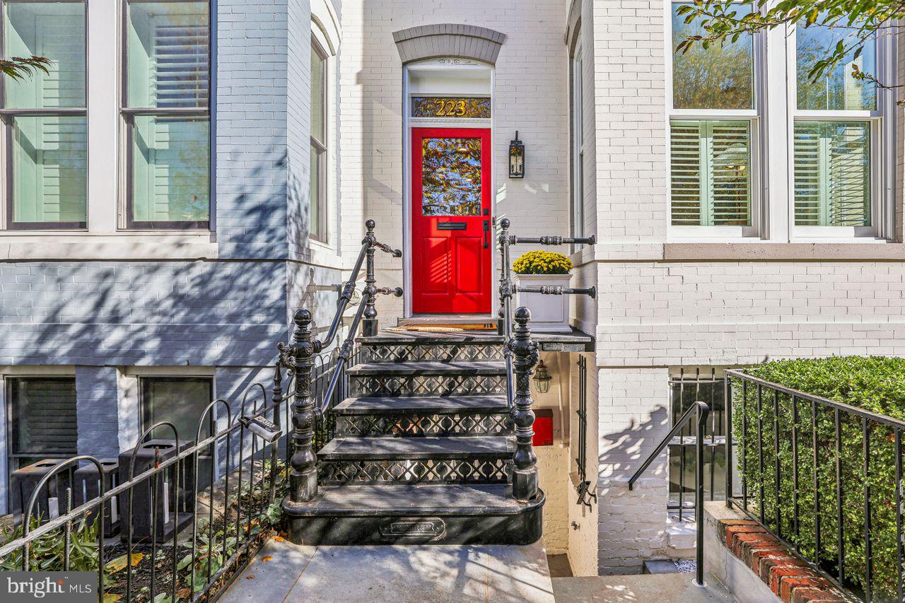 223 12TH ST NE, WASHINGTON, District Of Columbia 20002, 4 Bedrooms Bedrooms, ,3 BathroomsBathrooms,Residential,For sale,223 12TH ST NE,DCDC2168078 MLS # DCDC2168078