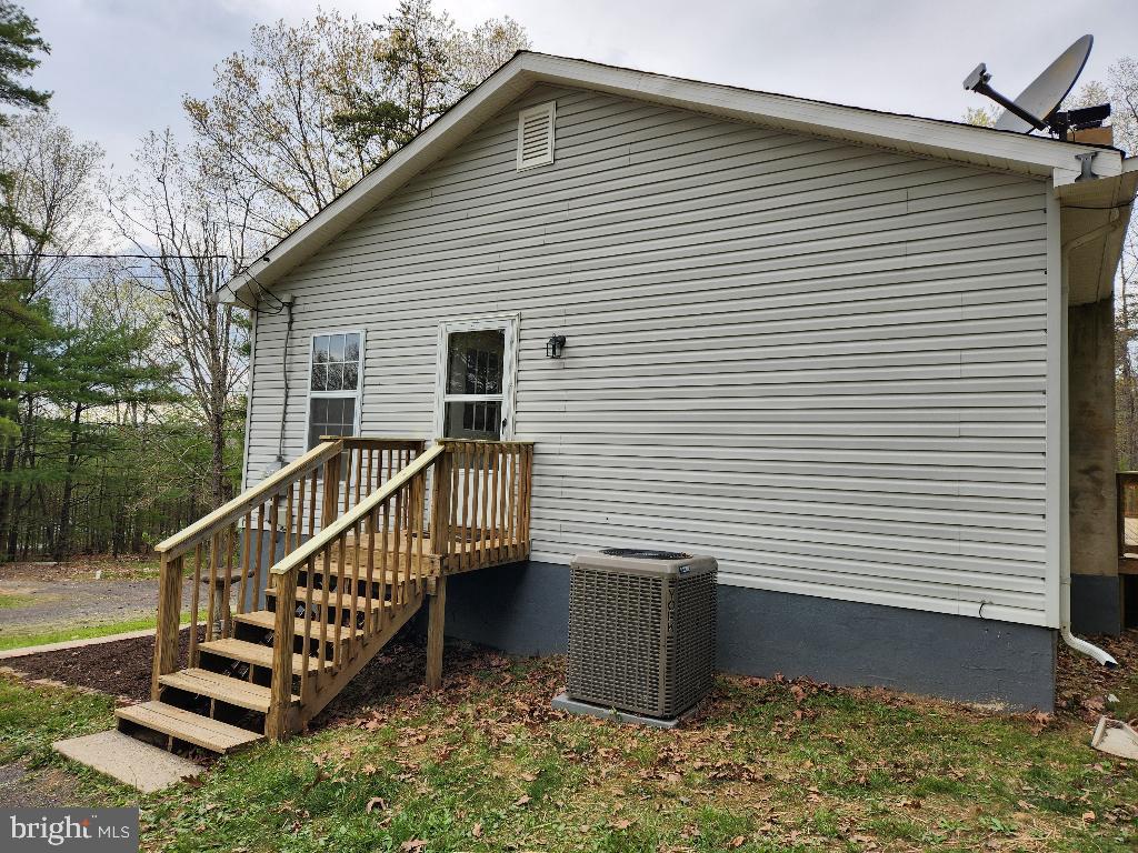 55 BEE TOWN RD, WARM SPRINGS, Virginia 24484, 4 Bedrooms Bedrooms, 7 Rooms Rooms,2 BathroomsBathrooms,Residential,For sale,55 BEE TOWN RD,VABT2000022 MLS # VABT2000022