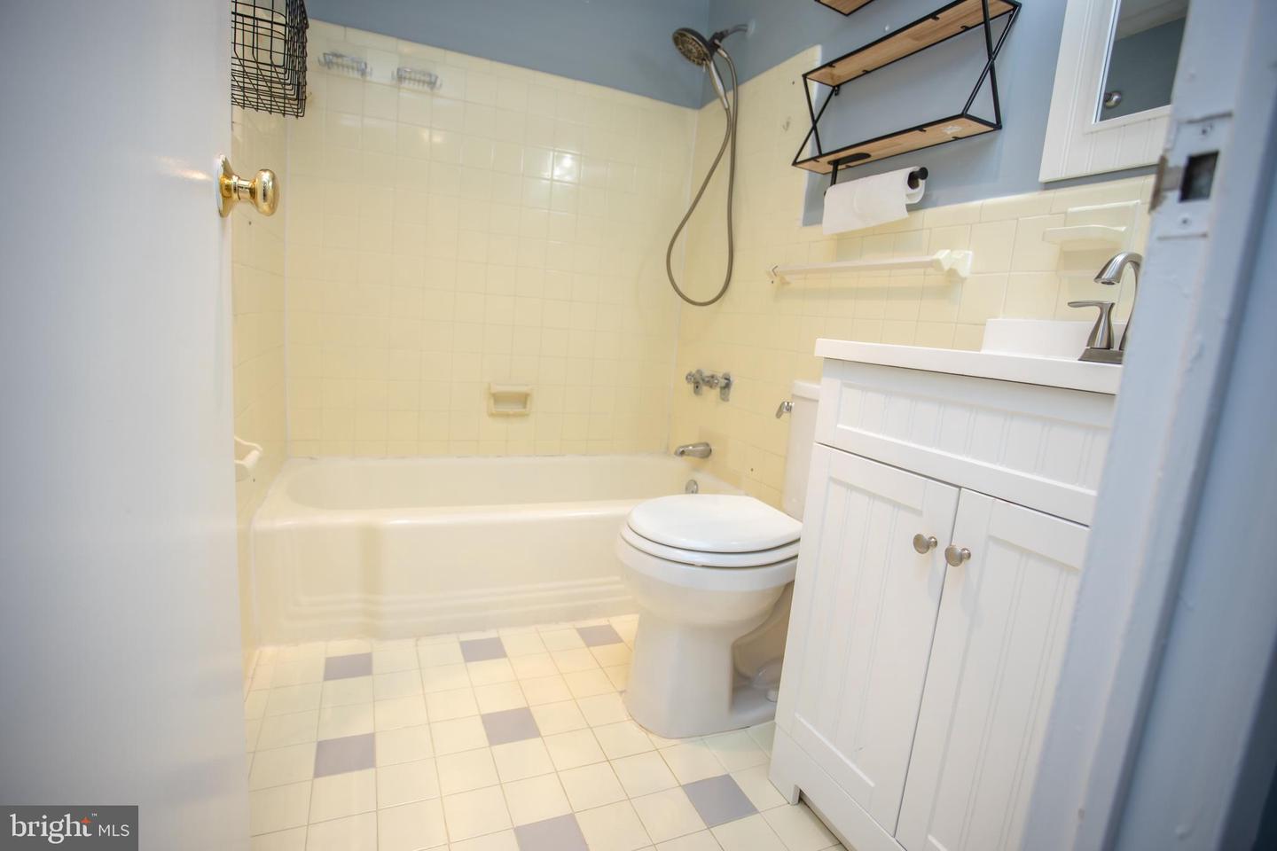 6621 WAKEFIELD DR #411, ALEXANDRIA, Virginia 22307, 1 Bedroom Bedrooms, ,1 BathroomBathrooms,Residential,For sale,6621 WAKEFIELD DR #411,VAFX2210690 MLS # VAFX2210690