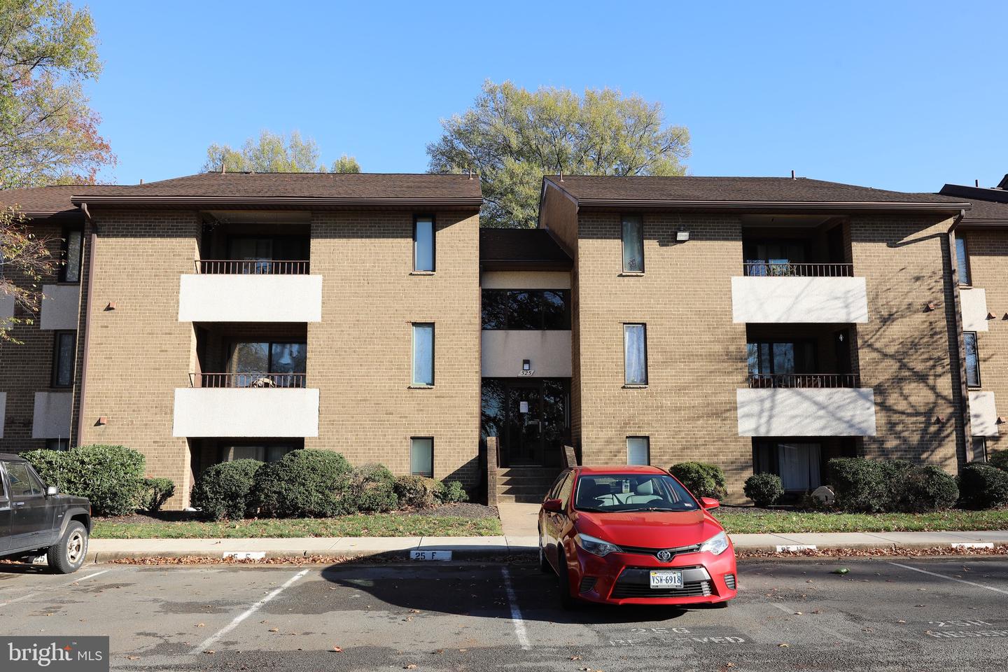 525 FLORIDA AVE #103, HERNDON, Virginia 20170, 2 Bedrooms Bedrooms, ,2 BathroomsBathrooms,Residential,For sale,525 FLORIDA AVE #103,VAFX2210630 MLS # VAFX2210630