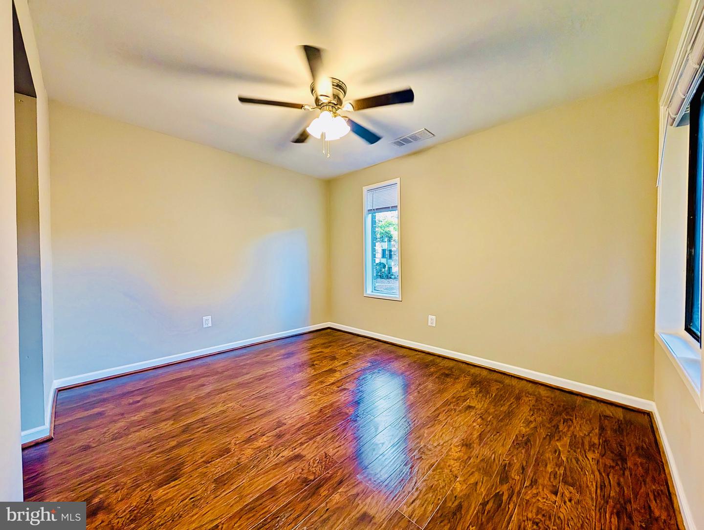 525 FLORIDA AVE #103, HERNDON, Virginia 20170, 2 Bedrooms Bedrooms, ,2 BathroomsBathrooms,Residential,For sale,525 FLORIDA AVE #103,VAFX2210630 MLS # VAFX2210630