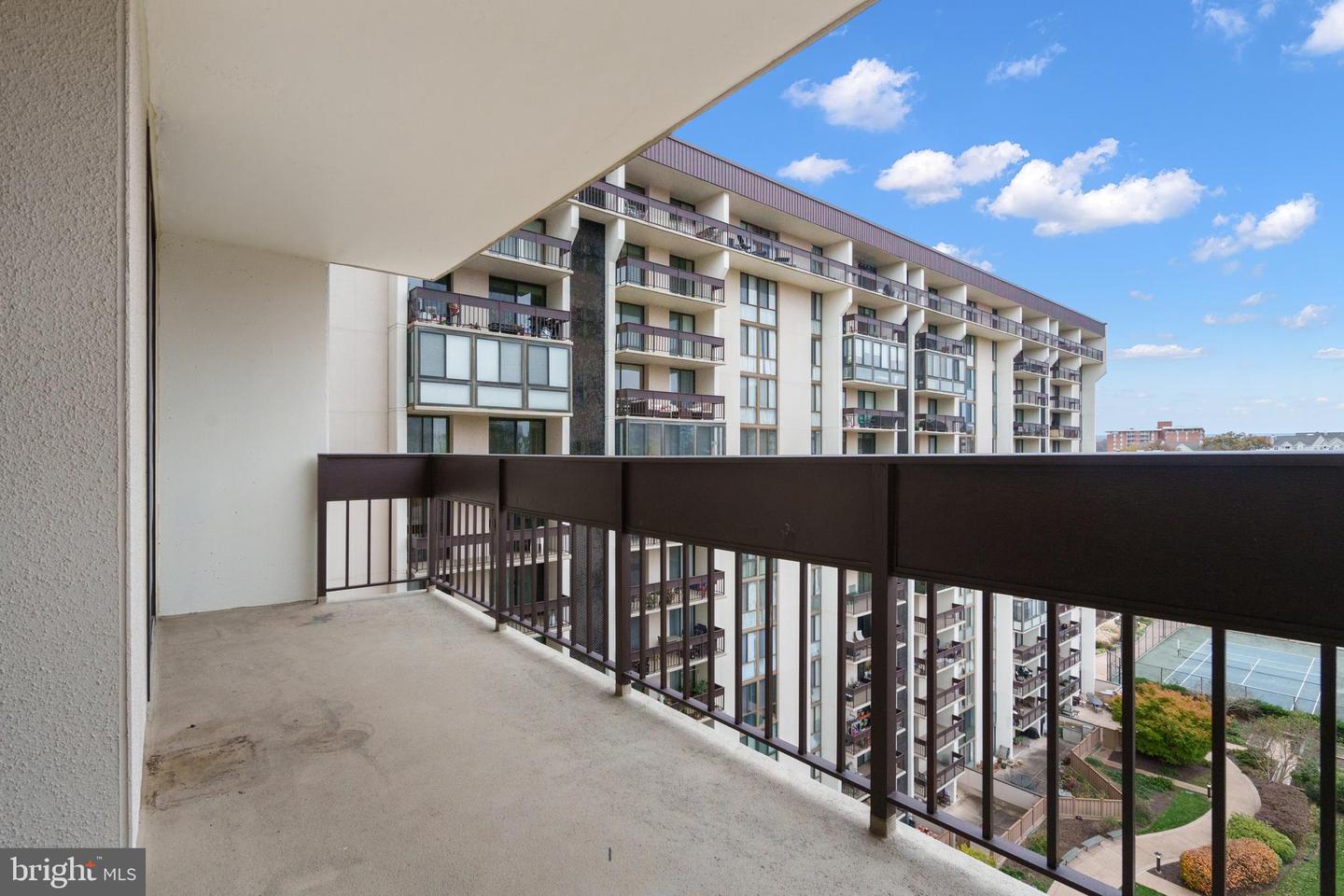 5300 HOLMES RUN PKWY #1102, ALEXANDRIA, Virginia 22304, 2 Bedrooms Bedrooms, ,2 BathroomsBathrooms,Residential,For sale,5300 HOLMES RUN PKWY #1102,VAAX2039598 MLS # VAAX2039598