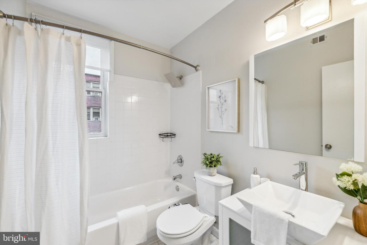 1421 COLUMBIA RD NW #303, WASHINGTON, District Of Columbia 20009, 2 Bedrooms Bedrooms, 5 Rooms Rooms,1 BathroomBathrooms,Residential,For sale,1421 COLUMBIA RD NW #303,DCDC2168838 MLS # DCDC2168838