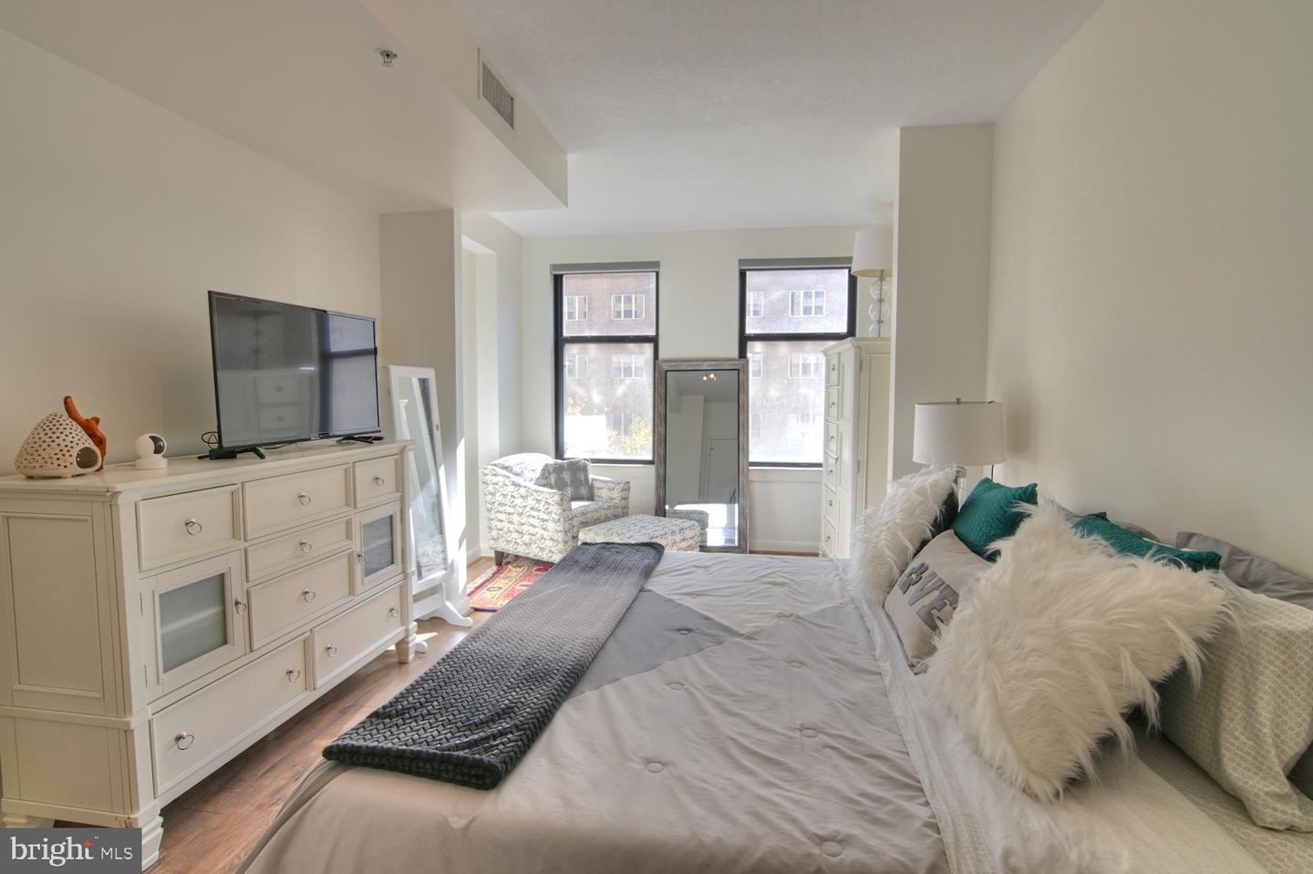 400 MASSACHUSETTS AVE NW #423, WASHINGTON, District Of Columbia 20001, 1 Bedroom Bedrooms, ,1 BathroomBathrooms,Residential,For sale,400 MASSACHUSETTS AVE NW #423,DCDC2168680 MLS # DCDC2168680