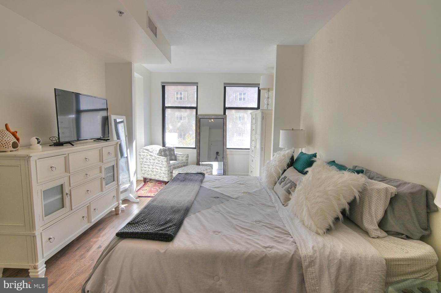 400 MASSACHUSETTS AVE NW #423, WASHINGTON, District Of Columbia 20001, 1 Bedroom Bedrooms, ,1 BathroomBathrooms,Residential,For sale,400 MASSACHUSETTS AVE NW #423,DCDC2168680 MLS # DCDC2168680