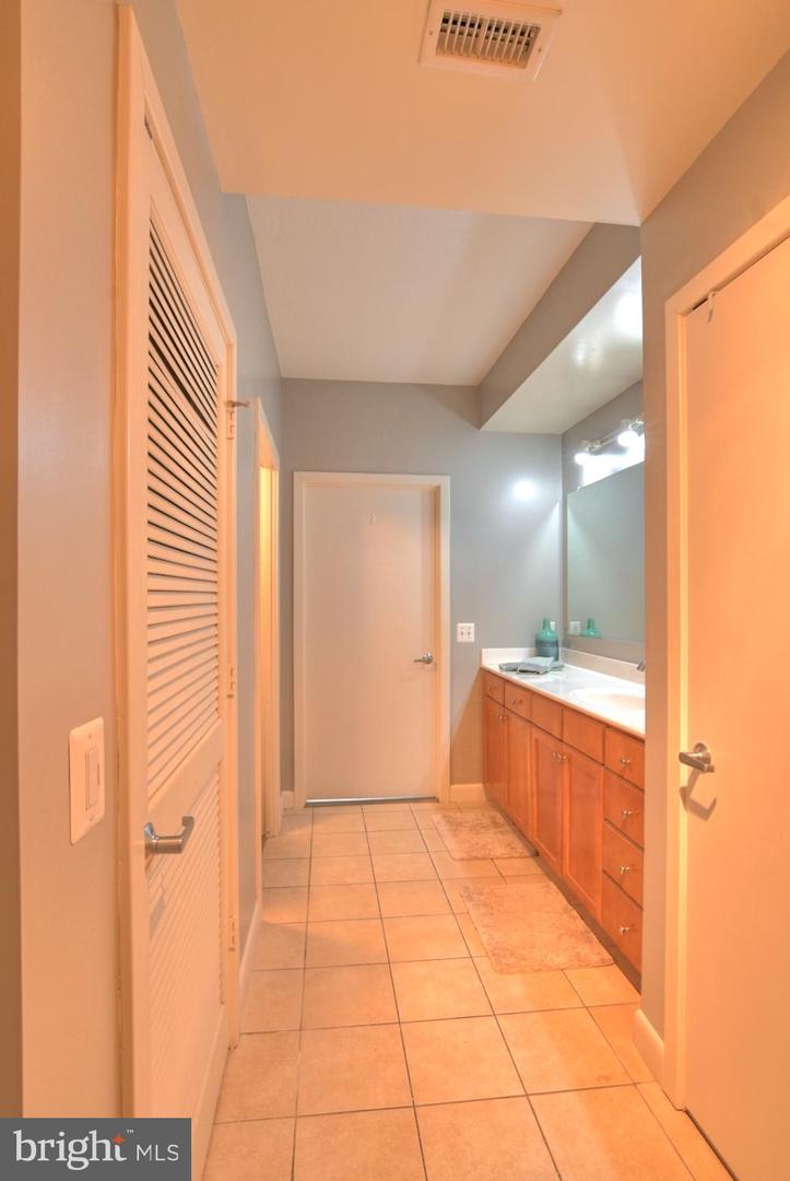 400 MASSACHUSETTS AVE NW #423, WASHINGTON, District Of Columbia 20001, 1 Bedroom Bedrooms, ,1 BathroomBathrooms,Residential,For sale,400 MASSACHUSETTS AVE NW #423,DCDC2168680 MLS # DCDC2168680