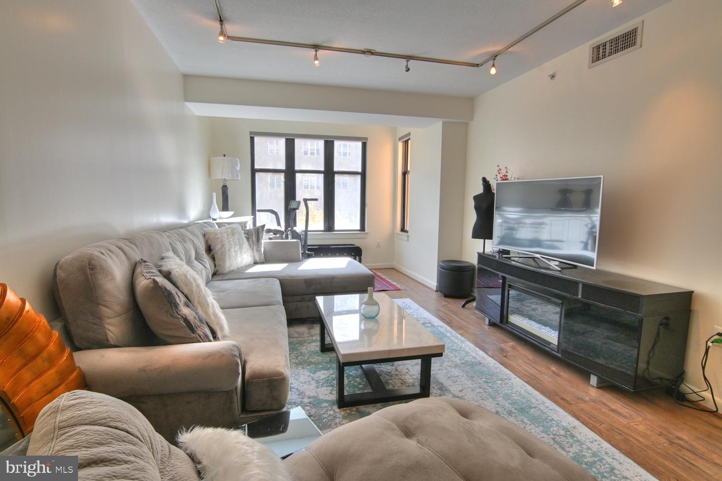 400 MASSACHUSETTS AVE NW #423, WASHINGTON, District Of Columbia 20001, 1 Bedroom Bedrooms, ,1 BathroomBathrooms,Residential,For sale,400 MASSACHUSETTS AVE NW #423,DCDC2168680 MLS # DCDC2168680