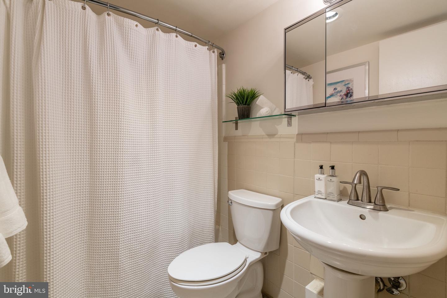 1330 NEW HAMPSHIRE AVE NW #201, WASHINGTON, District Of Columbia 20036, 1 Bedroom Bedrooms, ,1 BathroomBathrooms,Residential,For sale,1330 NEW HAMPSHIRE AVE NW #201,DCDC2168784 MLS # DCDC2168784