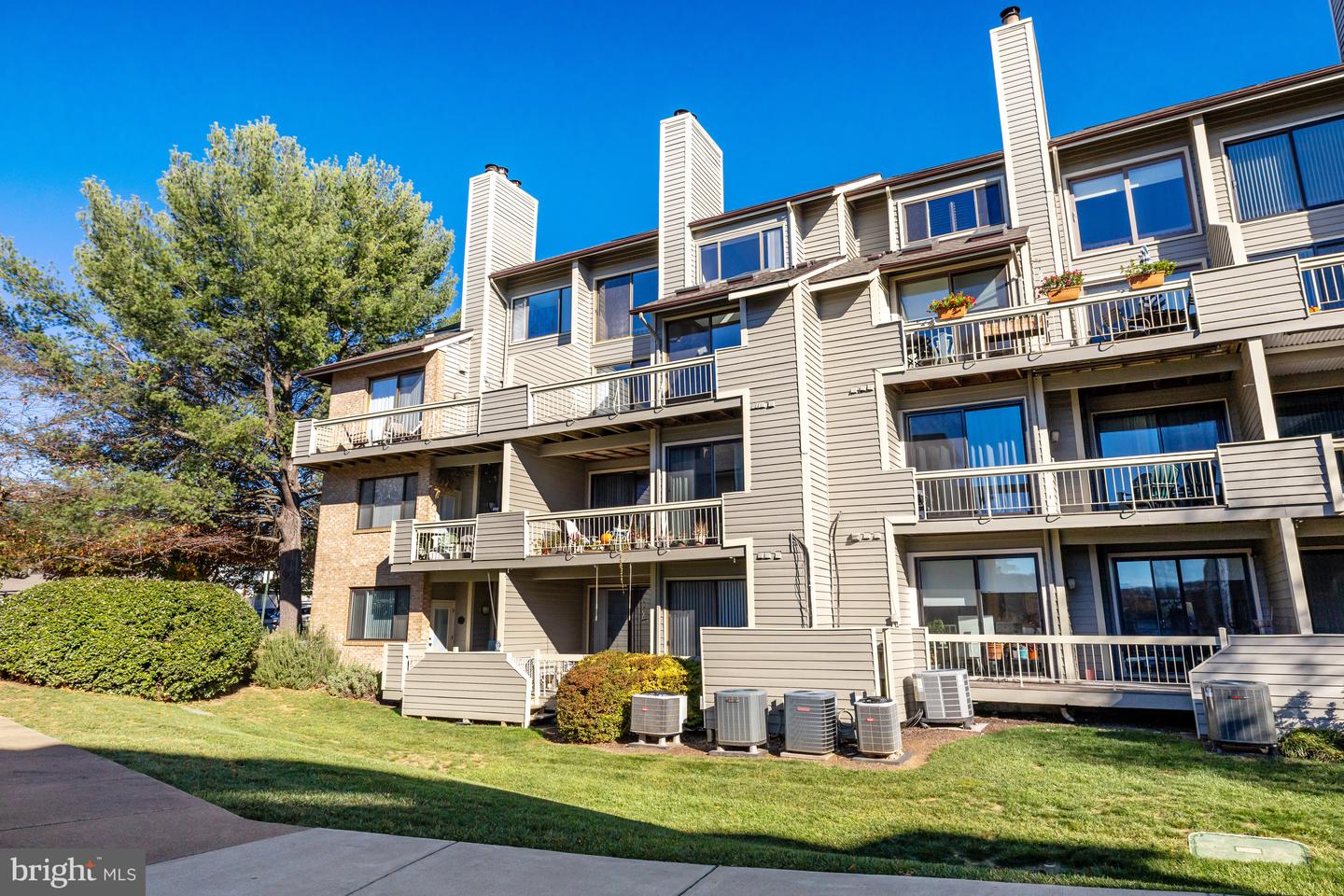 11224 HARBOR CT #11224, RESTON, Virginia 20191, 2 Bedrooms Bedrooms, ,2 BathroomsBathrooms,Residential,For sale,11224 HARBOR CT #11224,VAFX2185078 MLS # VAFX2185078