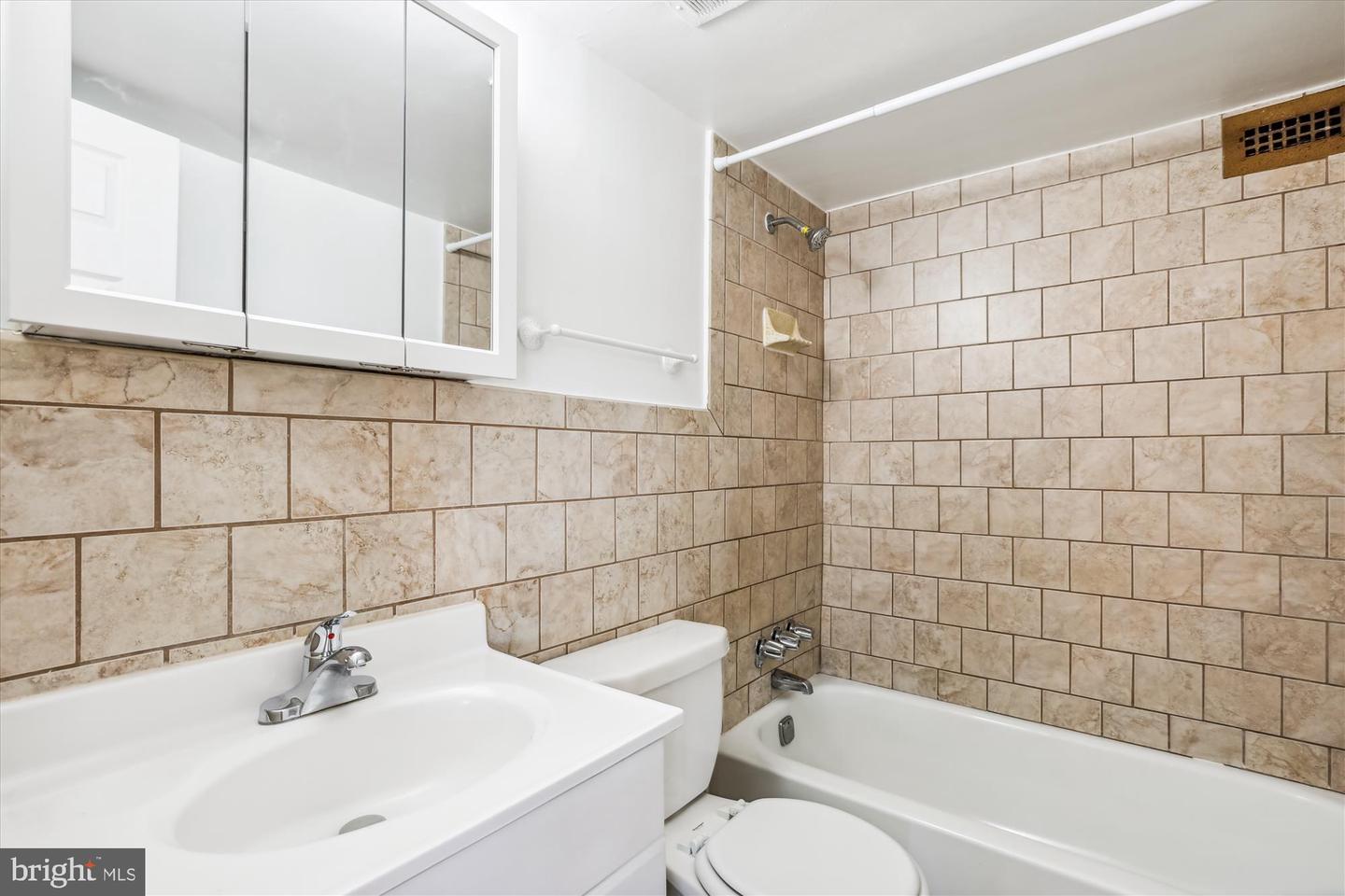 5831 QUANTRELL AVE #509, ALEXANDRIA, Virginia 22312, 1 Bedroom Bedrooms, ,1 BathroomBathrooms,Residential,For sale,5831 QUANTRELL AVE #509,VAAX2039424 MLS # VAAX2039424