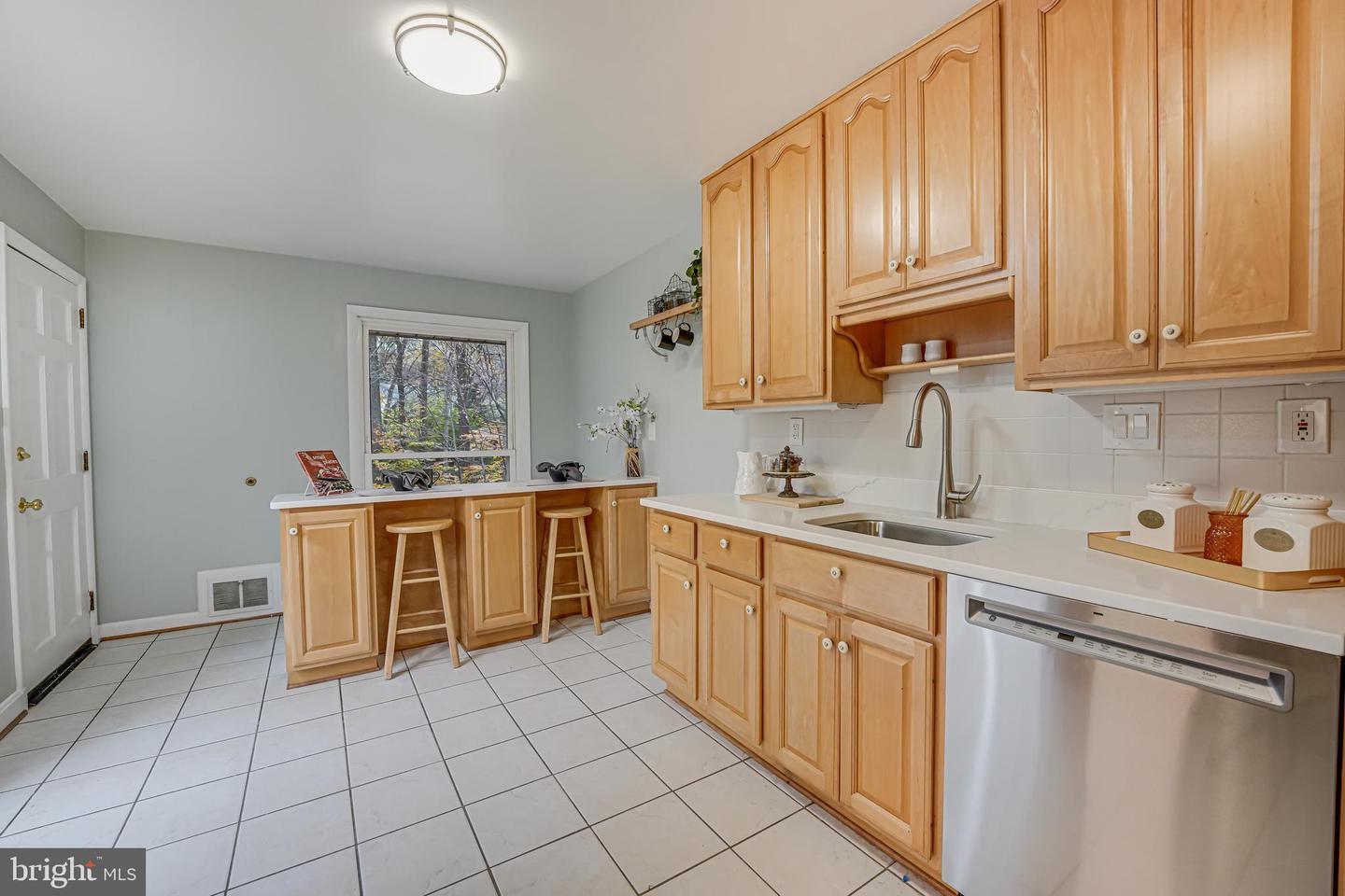 1514 N CHAMBLISS ST, ALEXANDRIA, Virginia 22312, 5 Bedrooms Bedrooms, ,2 BathroomsBathrooms,Residential,For sale,1514 N CHAMBLISS ST,VAAX2039442 MLS # VAAX2039442