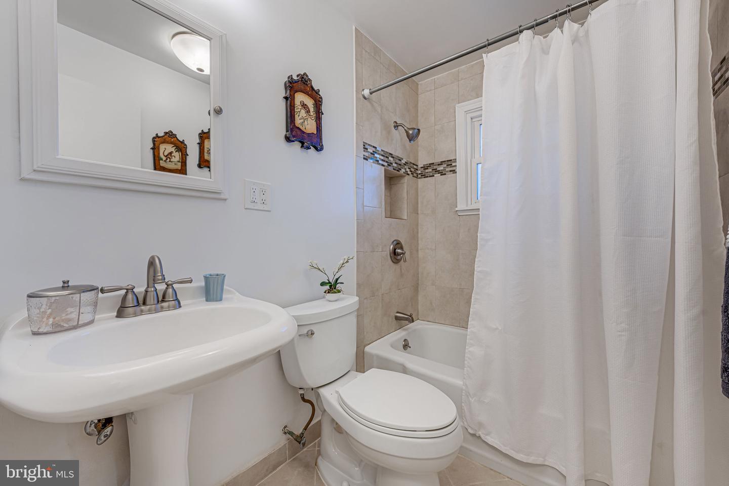 1514 N CHAMBLISS ST, ALEXANDRIA, Virginia 22312, 5 Bedrooms Bedrooms, ,2 BathroomsBathrooms,Residential,For sale,1514 N CHAMBLISS ST,VAAX2039442 MLS # VAAX2039442