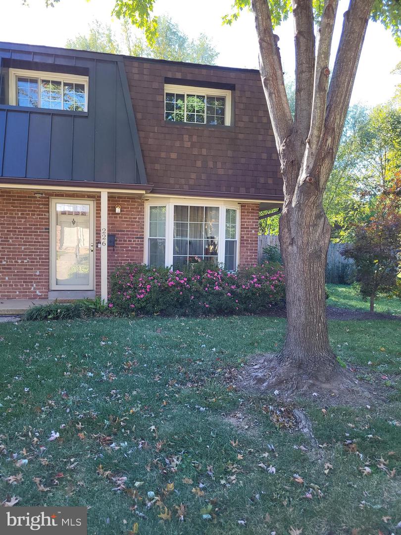 226 S VIRGINIA AVE #89, FALLS CHURCH, Virginia 22046, 3 Bedrooms Bedrooms, ,1 BathroomBathrooms,Residential,For sale,226 S VIRGINIA AVE #89,VAFA2002618 MLS # VAFA2002618