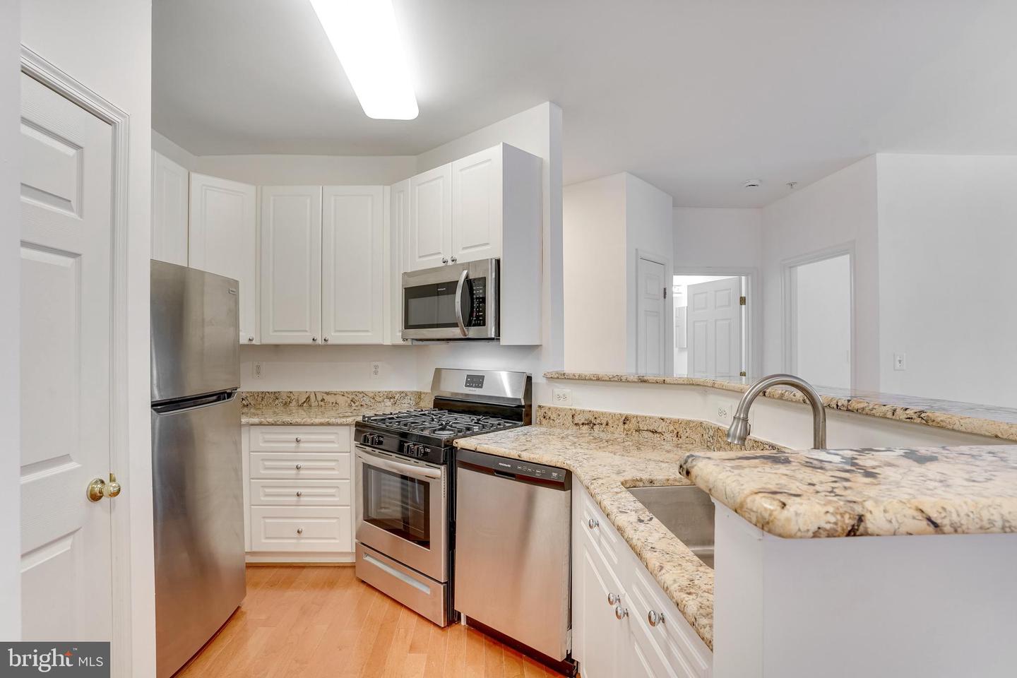 4200 MOZART BRIGADE LN #J, FAIRFAX, Virginia 22033, 2 Bedrooms Bedrooms, ,2 BathroomsBathrooms,Residential,For sale,4200 MOZART BRIGADE LN #J,VAFX2210696 MLS # VAFX2210696