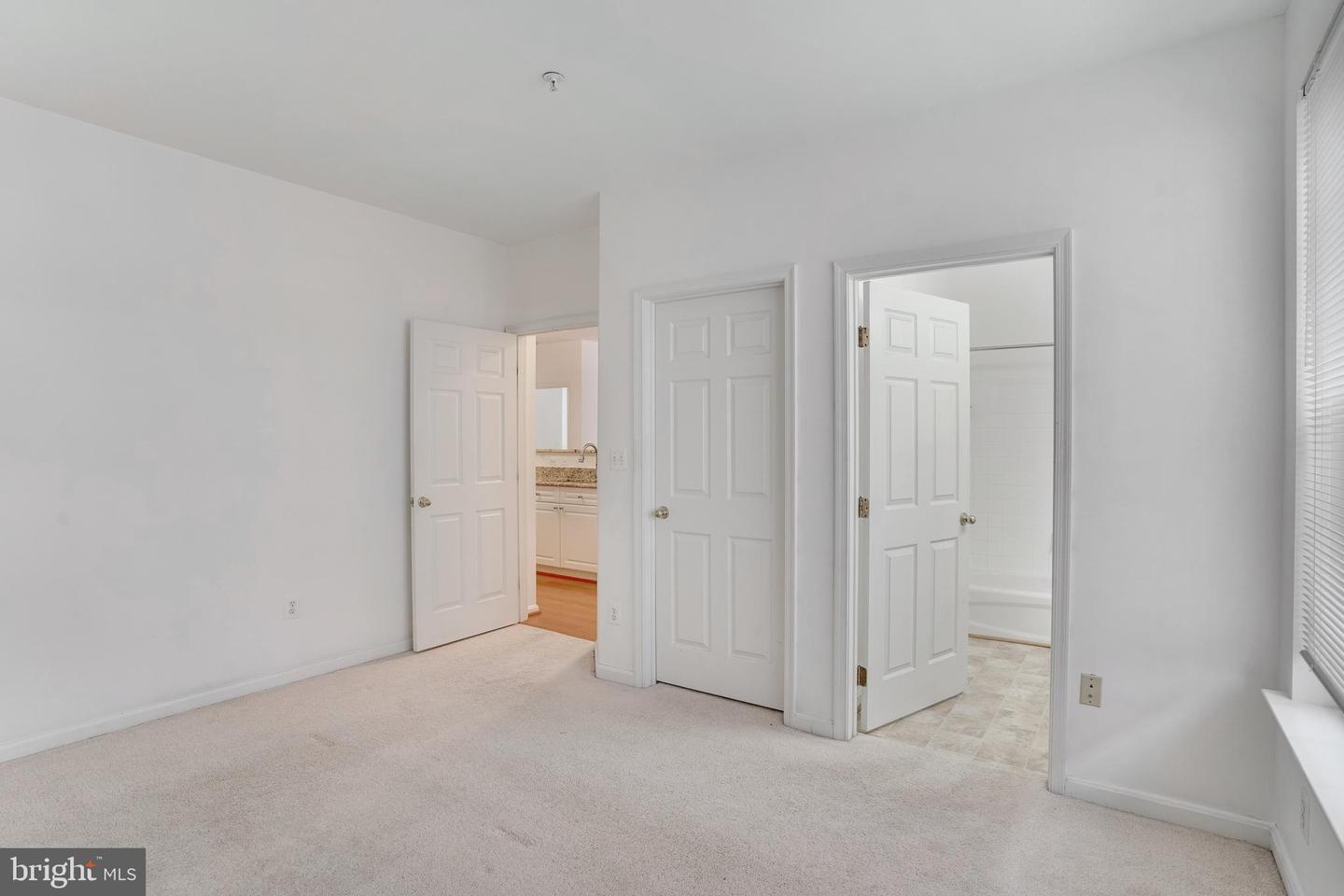 4200 MOZART BRIGADE LN #J, FAIRFAX, Virginia 22033, 2 Bedrooms Bedrooms, ,2 BathroomsBathrooms,Residential,For sale,4200 MOZART BRIGADE LN #J,VAFX2210696 MLS # VAFX2210696