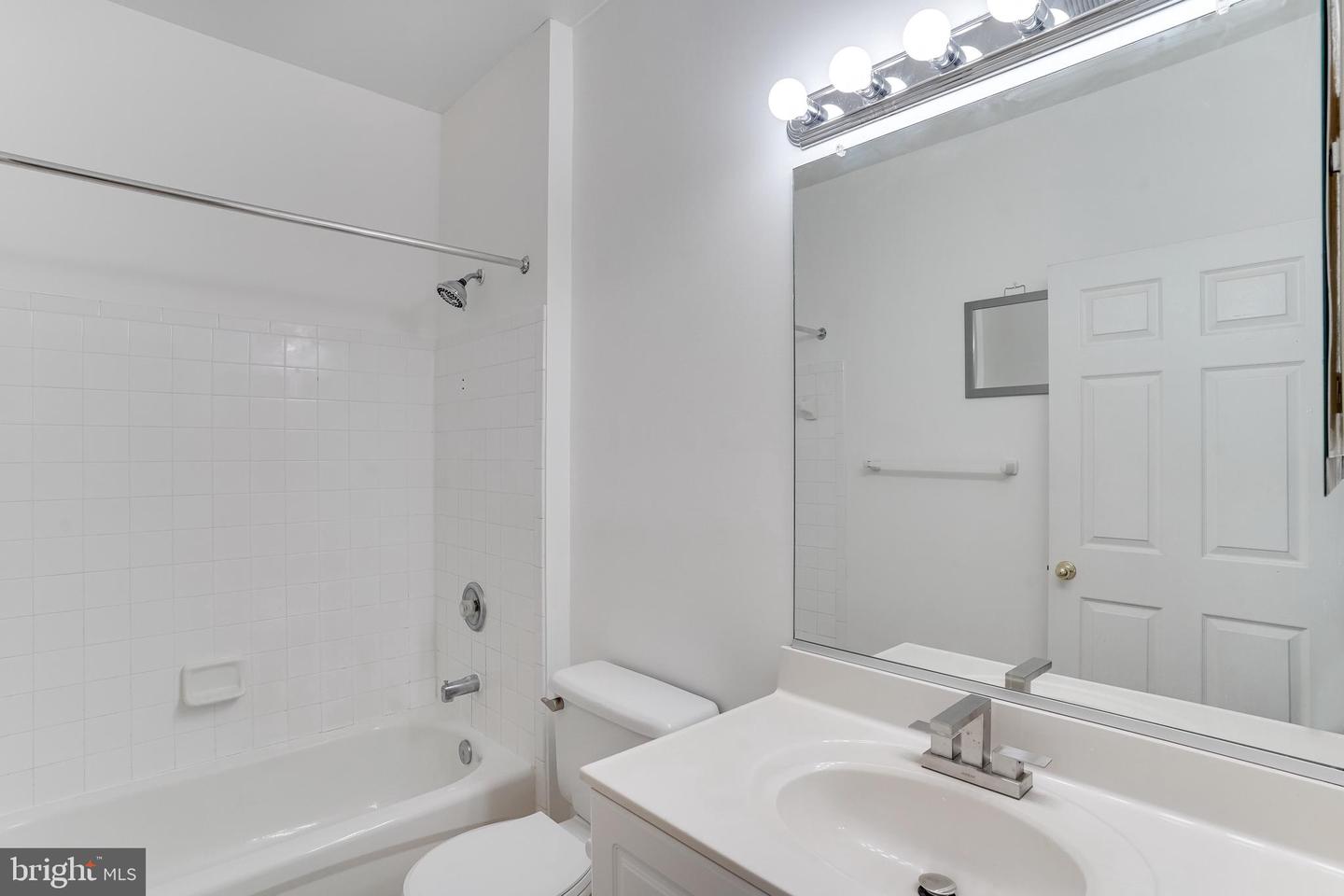 4200 MOZART BRIGADE LN #J, FAIRFAX, Virginia 22033, 2 Bedrooms Bedrooms, ,2 BathroomsBathrooms,Residential,For sale,4200 MOZART BRIGADE LN #J,VAFX2210696 MLS # VAFX2210696