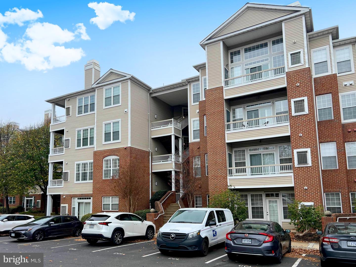 4200 MOZART BRIGADE LN #J, FAIRFAX, Virginia 22033, 2 Bedrooms Bedrooms, ,2 BathroomsBathrooms,Residential,For sale,4200 MOZART BRIGADE LN #J,VAFX2210696 MLS # VAFX2210696