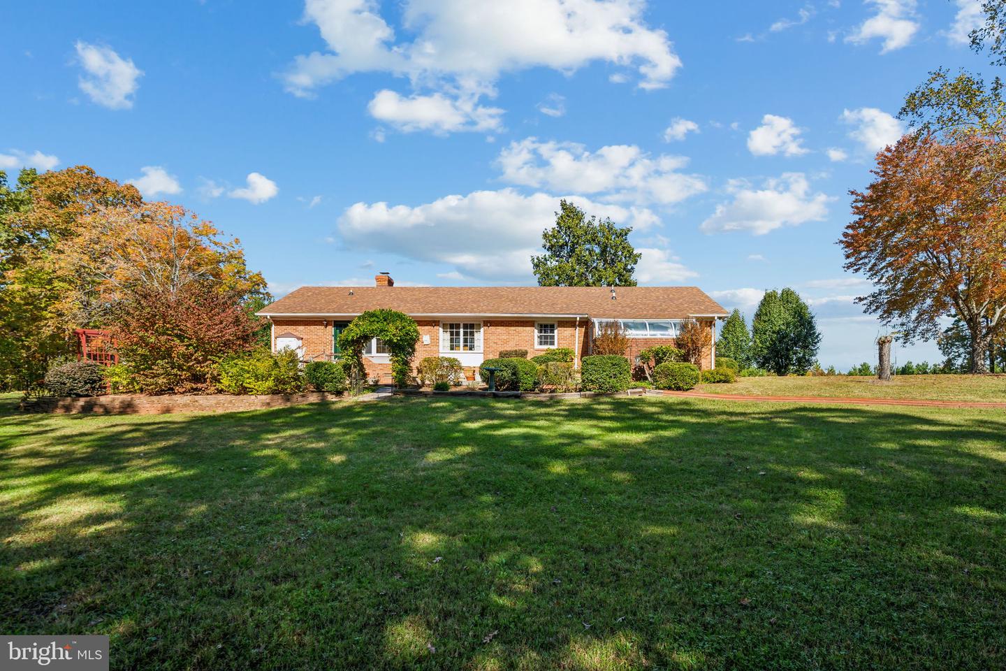 1125 JAMES RIVER RD, SCOTTSVILLE, Virginia 24590, 4 Bedrooms Bedrooms, ,2 BathroomsBathrooms,Residential,For sale,1125 JAMES RIVER RD,VAAB2000816 MLS # VAAB2000816