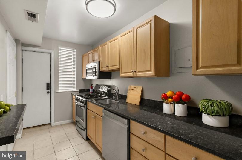 401 DOUGLAS ST NE #B, WASHINGTON, District Of Columbia 20017, 1 Bedroom Bedrooms, ,1 BathroomBathrooms,Residential,For sale,401 DOUGLAS ST NE #B,DCDC2169024 MLS # DCDC2169024