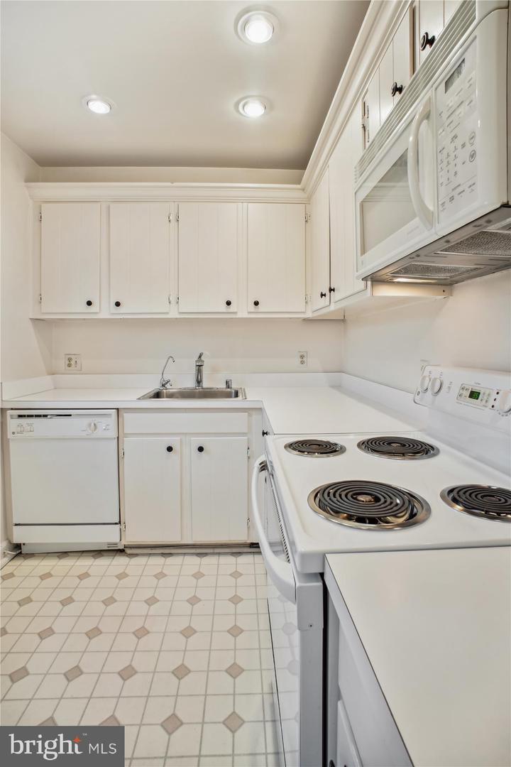 4518 36TH ST S #B1, ARLINGTON, Virginia 22206, 2 Bedrooms Bedrooms, ,2 BathroomsBathrooms,Residential,For sale,4518 36TH ST S #B1,VAAR2049164 MLS # VAAR2049164