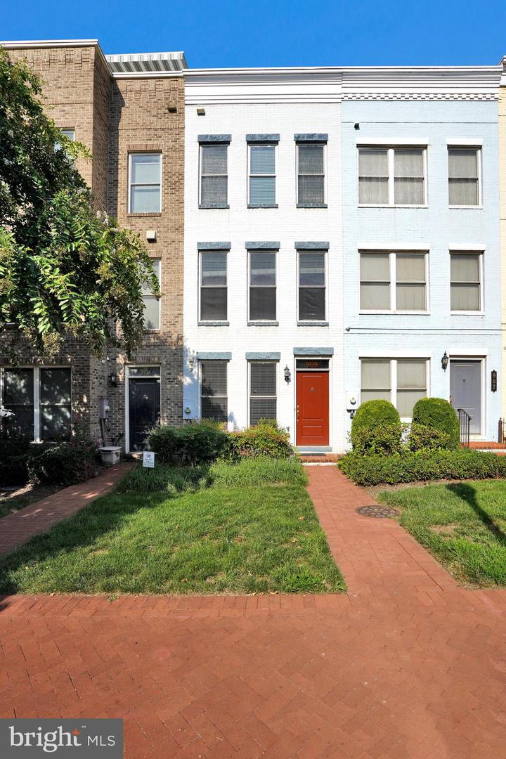 909 5TH ST SE, WASHINGTON, District Of Columbia 20003, 3 Bedrooms Bedrooms, ,2 BathroomsBathrooms,Residential,For sale,909 5TH ST SE,DCDC2169008 MLS # DCDC2169008