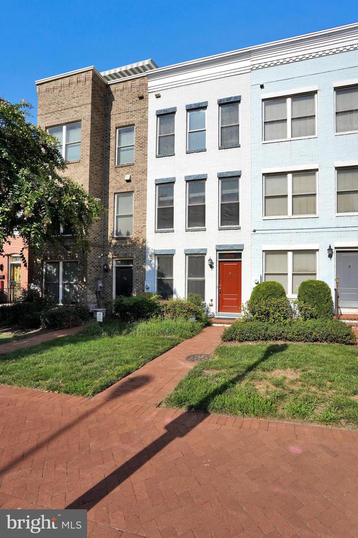 909 5TH ST SE, WASHINGTON, District Of Columbia 20003, 3 Bedrooms Bedrooms, ,2 BathroomsBathrooms,Residential,For sale,909 5TH ST SE,DCDC2169008 MLS # DCDC2169008