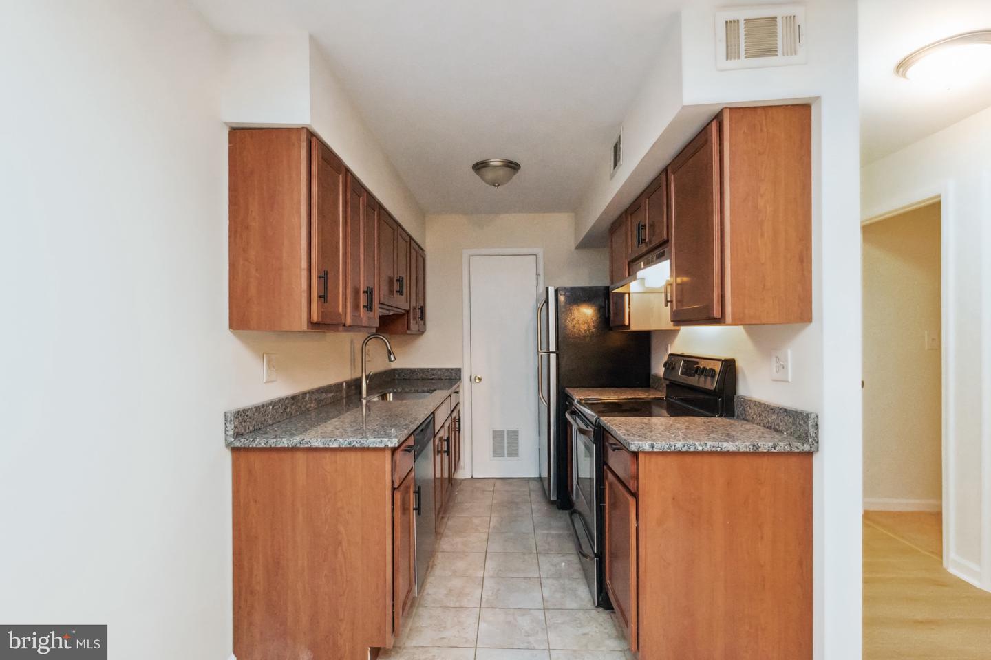 8312 KINGSGATE RD #534 J, SPRINGFIELD, Virginia 22152, 3 Bedrooms Bedrooms, ,2 BathroomsBathrooms,Residential,For sale,8312 KINGSGATE RD #534 J,VAFX2210902 MLS # VAFX2210902