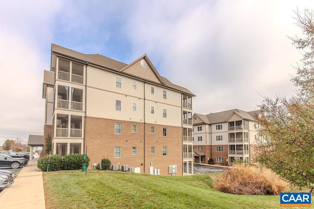 8 GABLES EAST BLVD #301, FISHERSVILLE, Virginia 22939, 2 Bedrooms Bedrooms, ,2 BathroomsBathrooms,Residential,For sale,8 GABLES EAST BLVD #301,658825 MLS # 658825