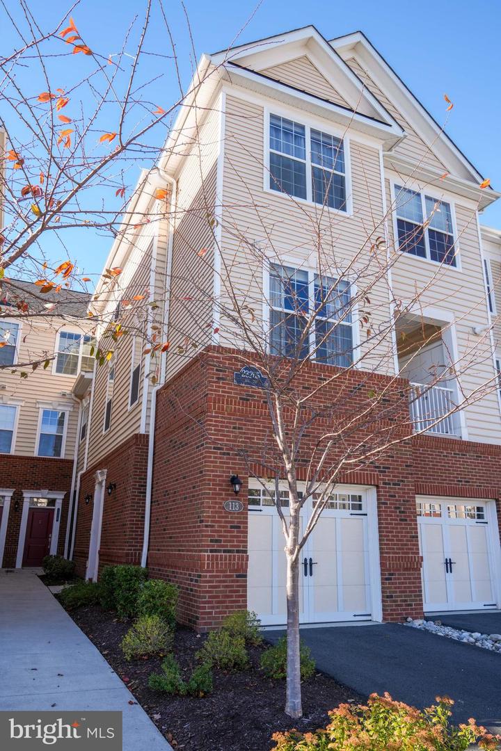 23265 MILLTOWN KNOLL SQ #113, ASHBURN, Virginia 20148, 2 Bedrooms Bedrooms, ,2 BathroomsBathrooms,Residential,For sale,23265 MILLTOWN KNOLL SQ #113,VALO2083654 MLS # VALO2083654