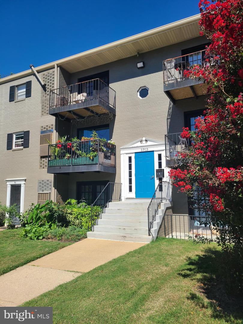 5913 MAYFLOWER CT #201, ALEXANDRIA, Virginia 22312, 2 Bedrooms Bedrooms, ,1 BathroomBathrooms,Residential,For sale,5913 MAYFLOWER CT #201,VAAX2038838 MLS # VAAX2038838