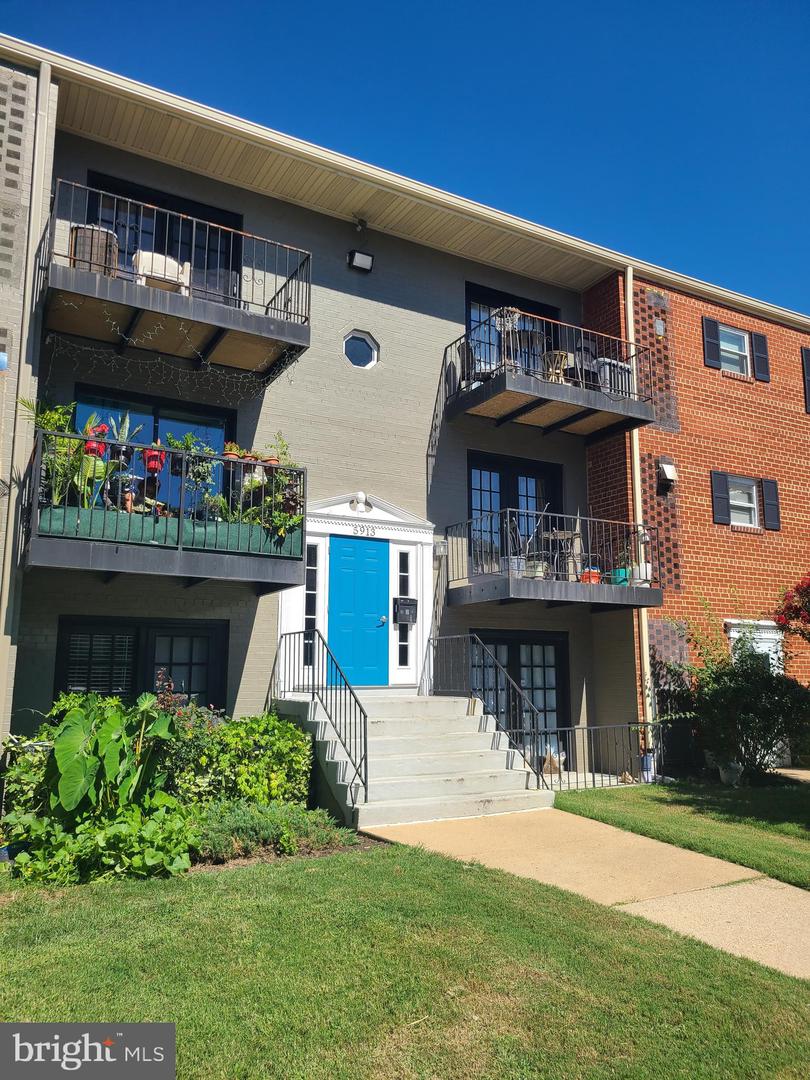 5913 MAYFLOWER CT #201, ALEXANDRIA, Virginia 22312, 2 Bedrooms Bedrooms, ,1 BathroomBathrooms,Residential,For sale,5913 MAYFLOWER CT #201,VAAX2038838 MLS # VAAX2038838