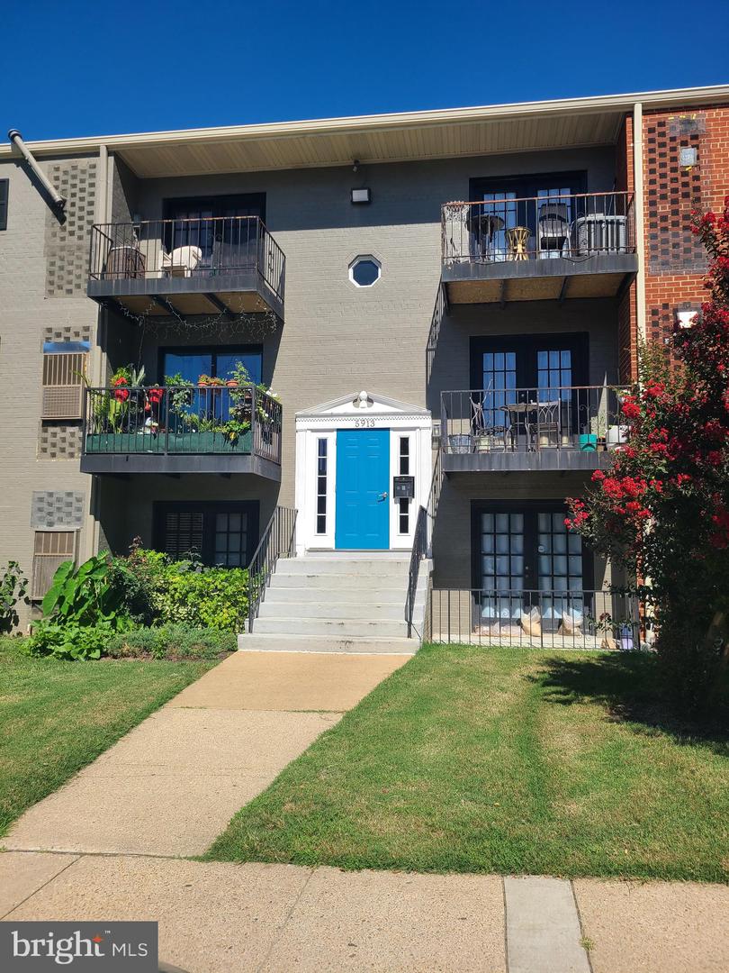 5913 MAYFLOWER CT #201, ALEXANDRIA, Virginia 22312, 2 Bedrooms Bedrooms, ,1 BathroomBathrooms,Residential,For sale,5913 MAYFLOWER CT #201,VAAX2038838 MLS # VAAX2038838