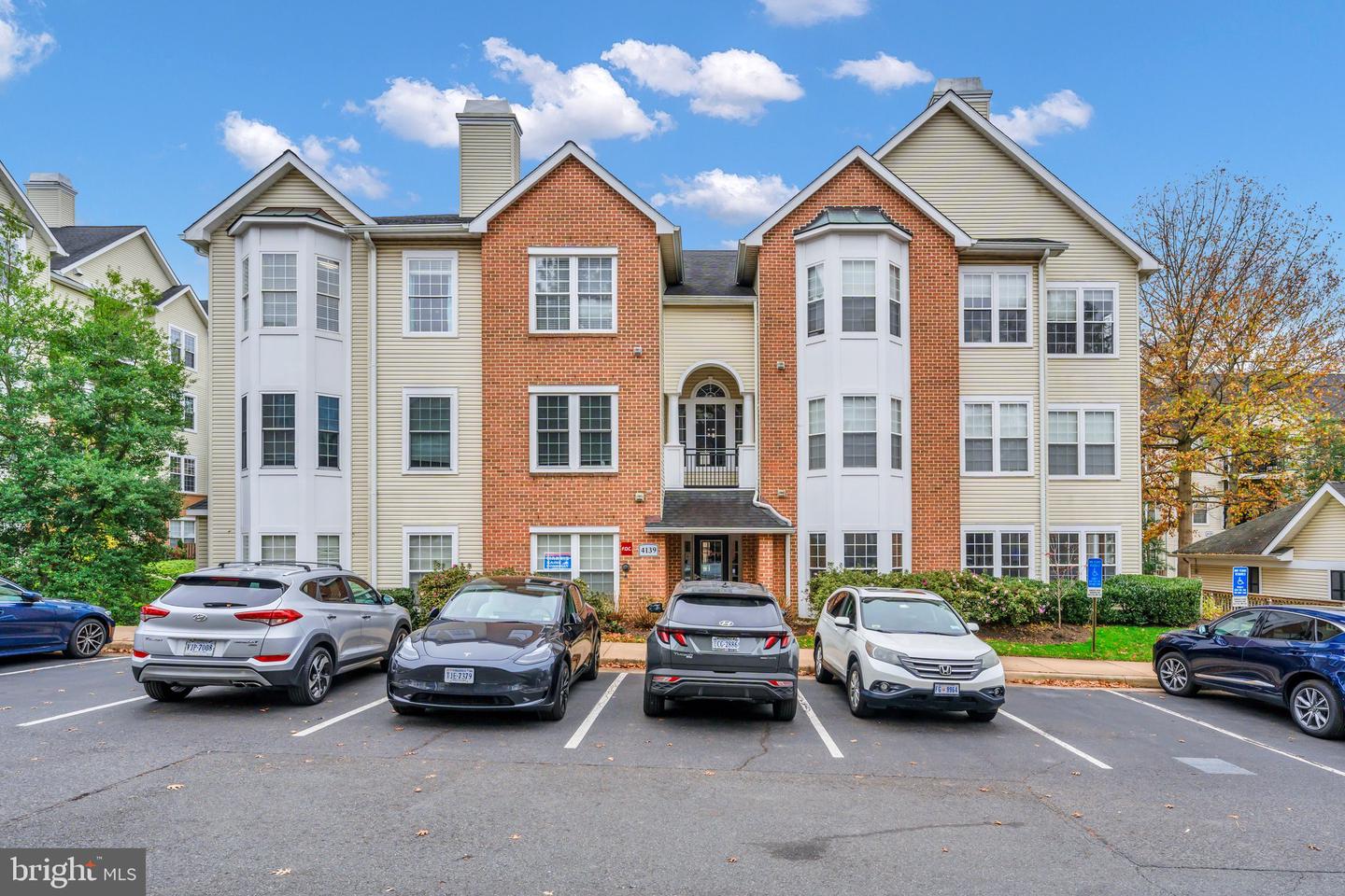 4139 FOUNTAINSIDE LN #F104, FAIRFAX, Virginia 22030, 2 Bedrooms Bedrooms, ,2 BathroomsBathrooms,Residential,For sale,4139 FOUNTAINSIDE LN #F104,VAFX2210948 MLS # VAFX2210948