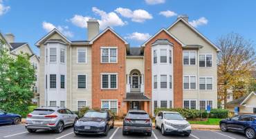 4139 FOUNTAINSIDE LN #F104, FAIRFAX, Virginia 22030, 2 Bedrooms Bedrooms, ,2 BathroomsBathrooms,Residential,For sale,4139 FOUNTAINSIDE LN #F104,VAFX2210948 MLS # VAFX2210948