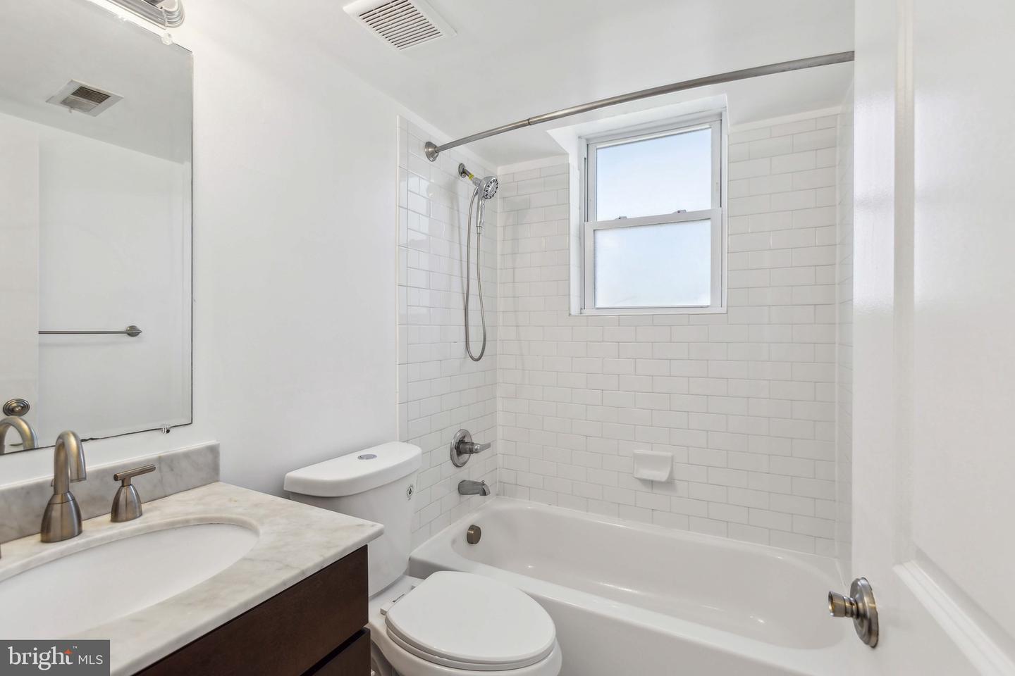 420 16TH ST SE #301, WASHINGTON, District Of Columbia 20003, 1 Bedroom Bedrooms, ,1 BathroomBathrooms,Residential,For sale,420 16TH ST SE #301,DCDC2147396 MLS # DCDC2147396