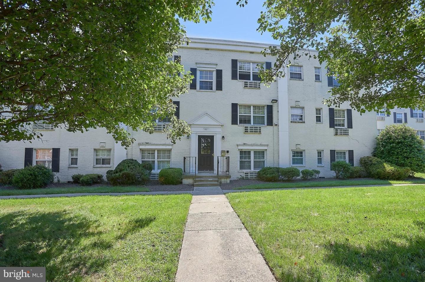 2237 FARRINGTON AVE #202, ALEXANDRIA, Virginia 22303, 2 Bedrooms Bedrooms, ,1 BathroomBathrooms,Residential,For sale,2237 FARRINGTON AVE #202,VAFX2205396 MLS # VAFX2205396