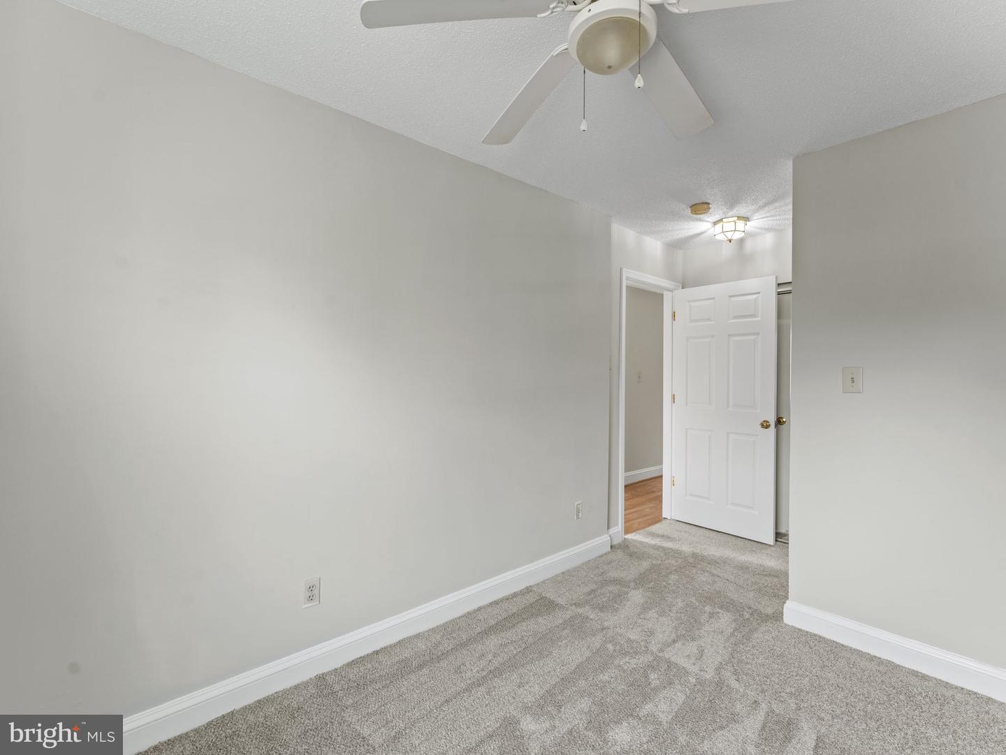 2237 FARRINGTON AVE #202, ALEXANDRIA, Virginia 22303, 2 Bedrooms Bedrooms, ,1 BathroomBathrooms,Residential,For sale,2237 FARRINGTON AVE #202,VAFX2205396 MLS # VAFX2205396