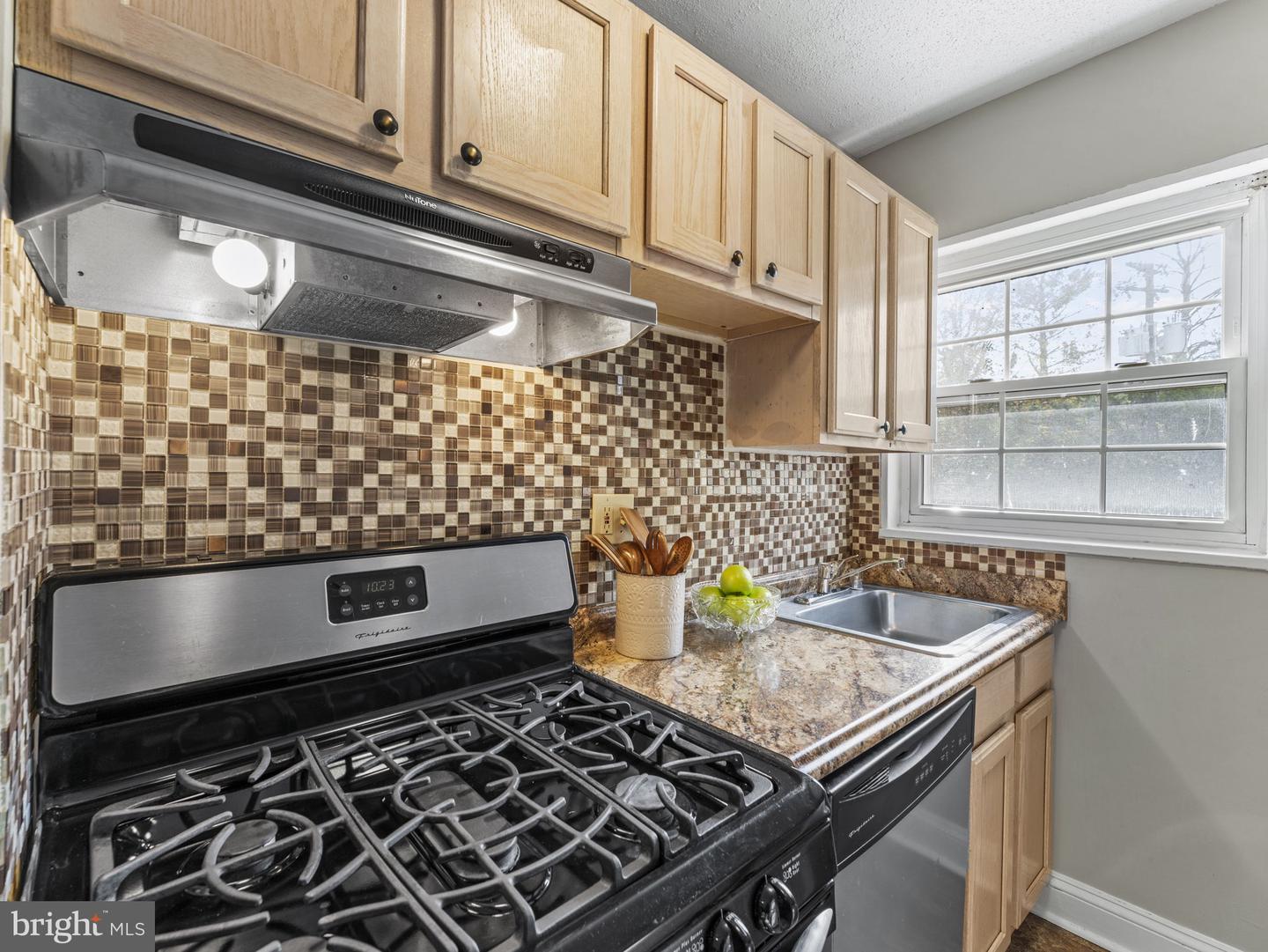 2237 FARRINGTON AVE #202, ALEXANDRIA, Virginia 22303, 2 Bedrooms Bedrooms, ,1 BathroomBathrooms,Residential,For sale,2237 FARRINGTON AVE #202,VAFX2205396 MLS # VAFX2205396