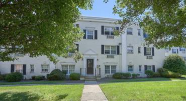 2237 FARRINGTON AVE #202, ALEXANDRIA, Virginia 22303, 2 Bedrooms Bedrooms, ,1 BathroomBathrooms,Residential,For sale,2237 FARRINGTON AVE #202,VAFX2205396 MLS # VAFX2205396