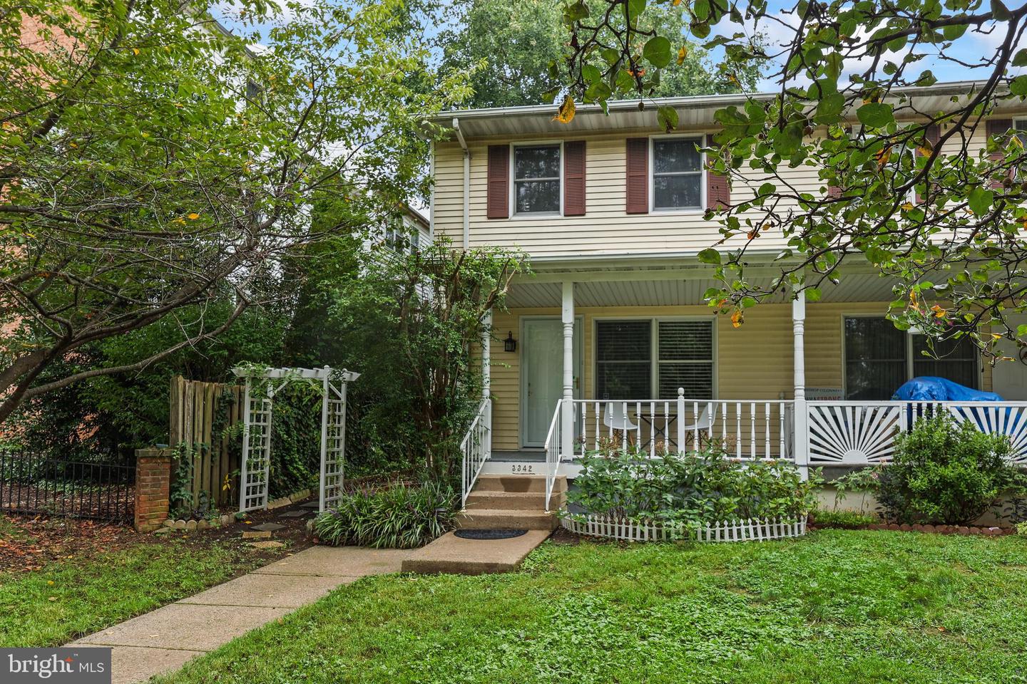 3342 COMMONWEALTH AVE, ALEXANDRIA, Virginia 22305, 2 Bedrooms Bedrooms, 4 Rooms Rooms,1 BathroomBathrooms,Residential,For sale,3342 COMMONWEALTH AVE,VAAX2039682 MLS # VAAX2039682