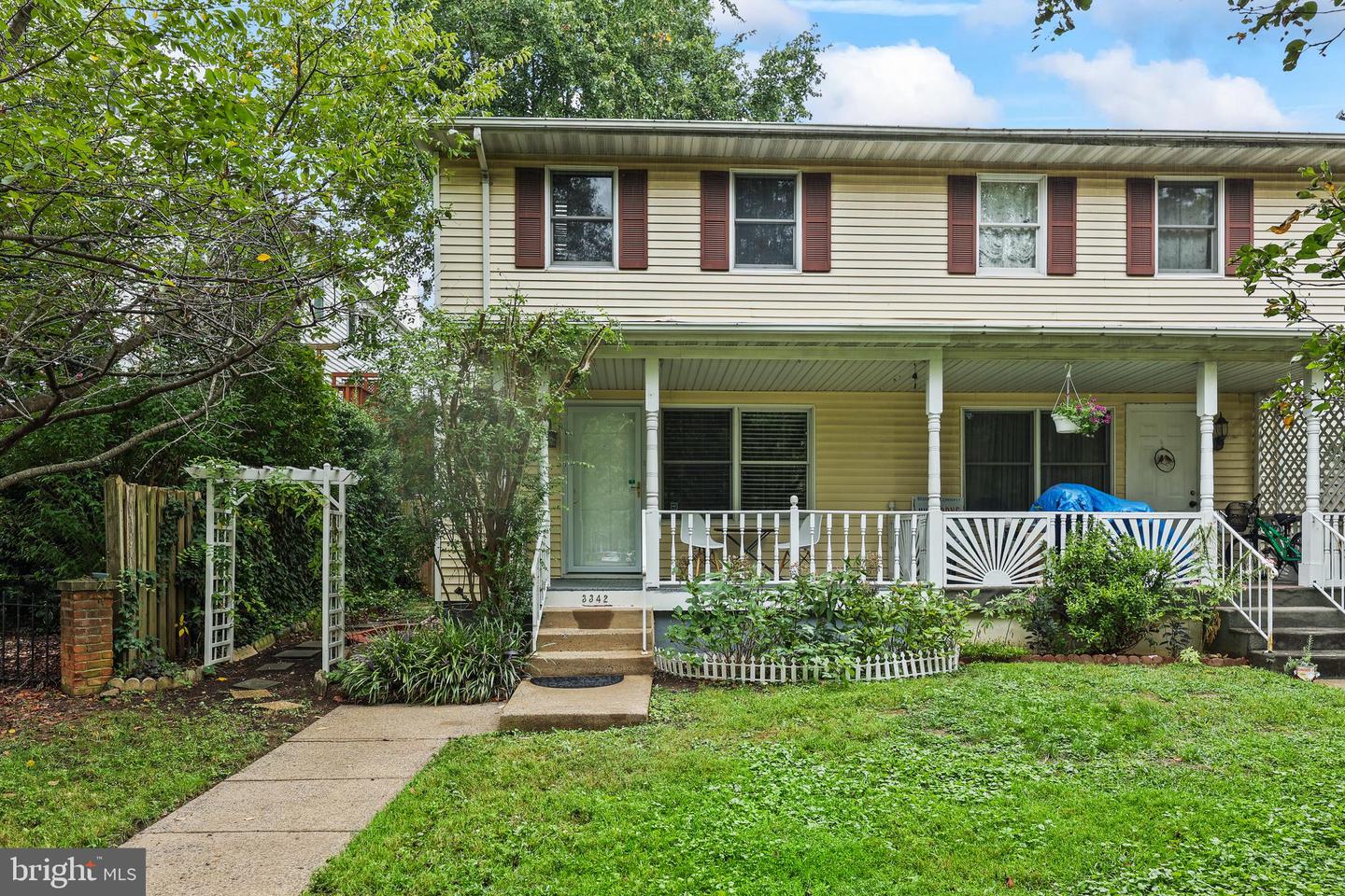 3342 COMMONWEALTH AVE, ALEXANDRIA, Virginia 22305, 2 Bedrooms Bedrooms, 4 Rooms Rooms,1 BathroomBathrooms,Residential,For sale,3342 COMMONWEALTH AVE,VAAX2039682 MLS # VAAX2039682