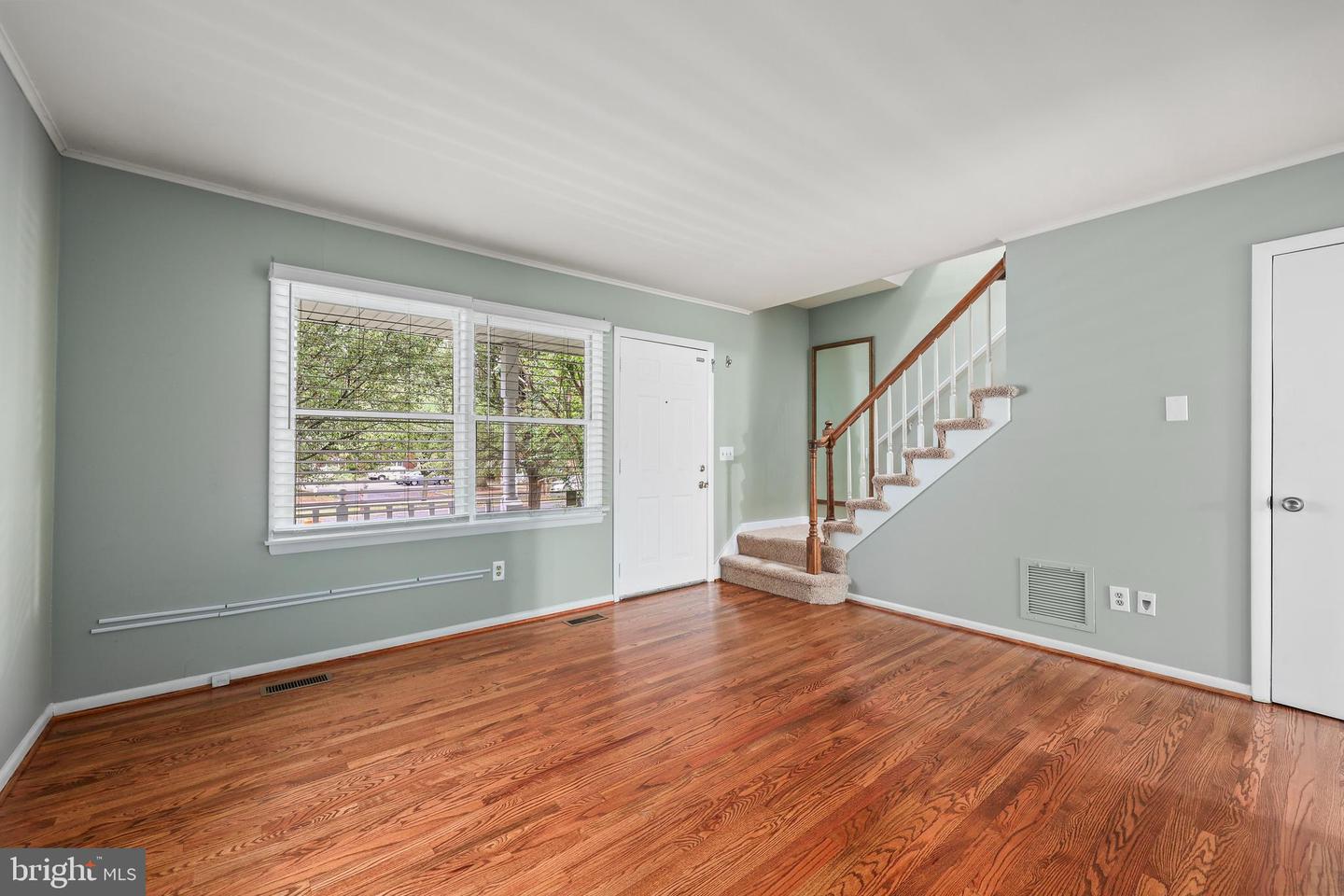 3342 COMMONWEALTH AVE, ALEXANDRIA, Virginia 22305, 2 Bedrooms Bedrooms, 4 Rooms Rooms,1 BathroomBathrooms,Residential,For sale,3342 COMMONWEALTH AVE,VAAX2039682 MLS # VAAX2039682